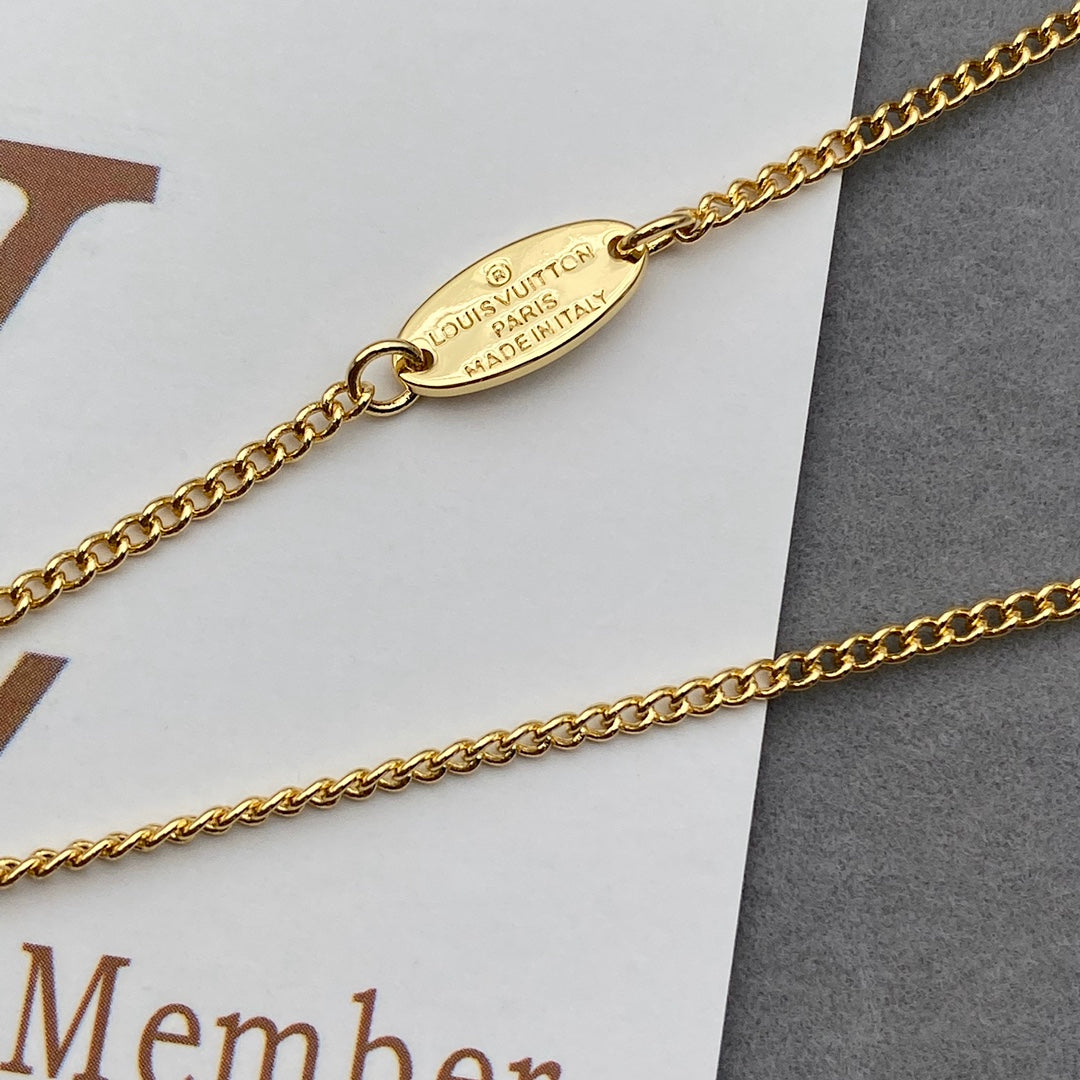 Travel Tote Lock Pendant Necklace
