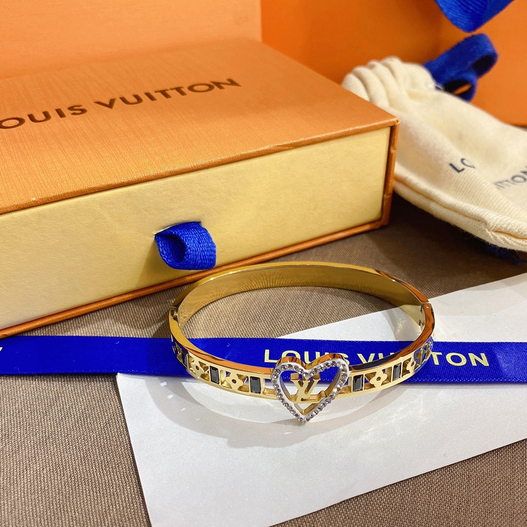 Heart Shaped Hollow Diamond Bracelet