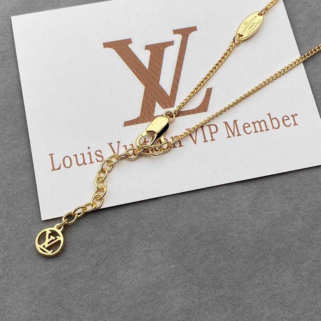 Travel Tote Lock Pendant Necklace