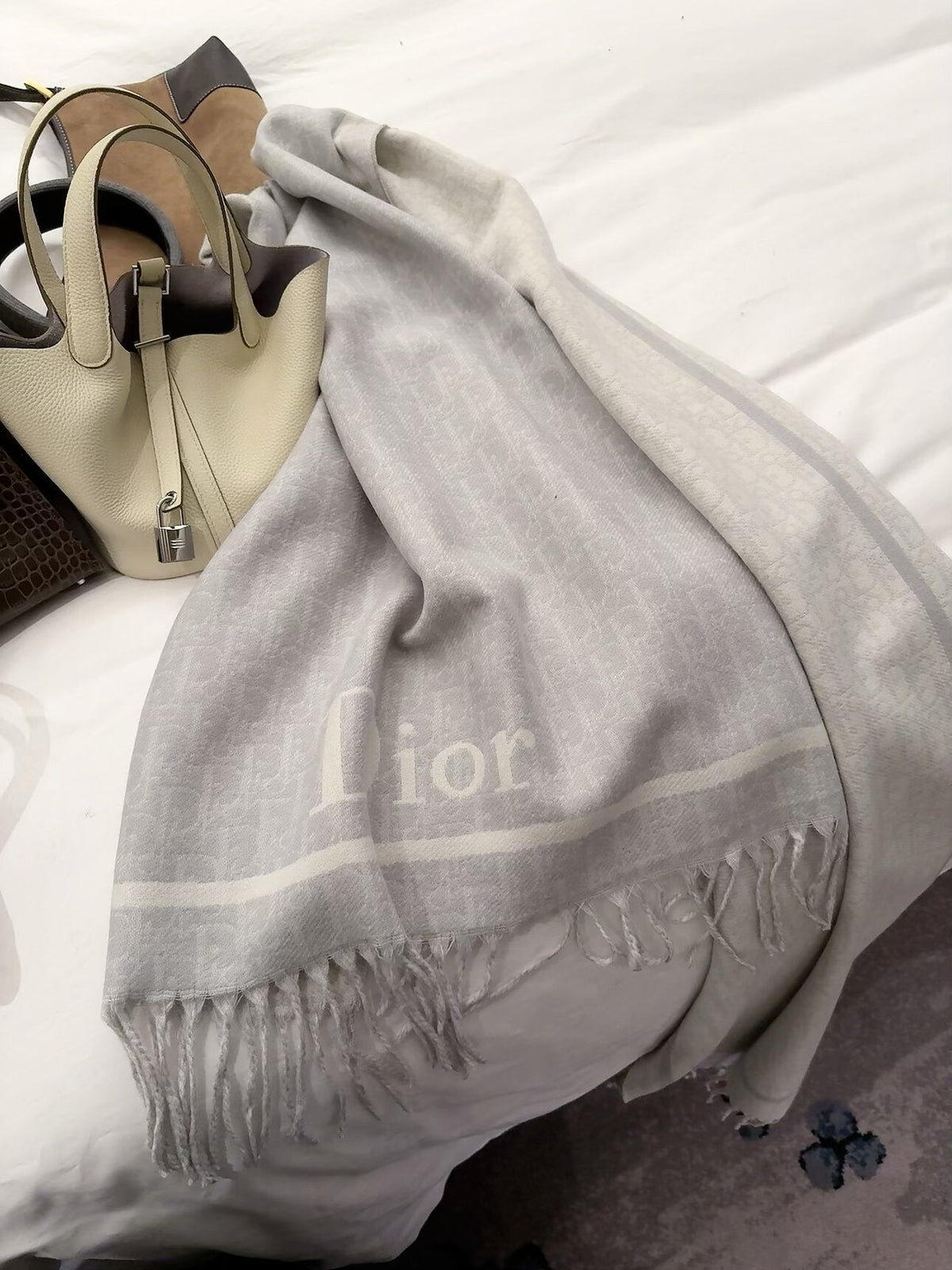 2026 New French-Inspired Jacquard Cashmere Scarf – Elegant Heritage Pattern, Soft Luxury Style
