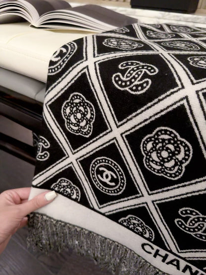 ✨ 2026 New Vintage Diamond Jacquard Cashmere Scarf – Refined Retro Elegance