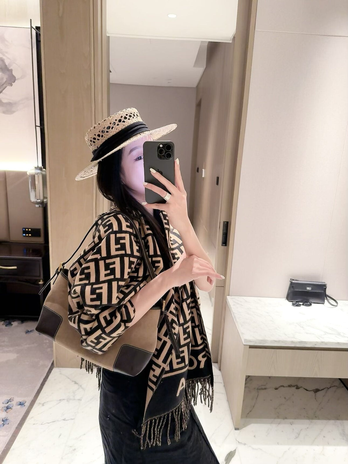 2026 New Geometric Jacquard Cashmere Scarf ✨｜Soft & Warm, Versatile Scarf & Wrap