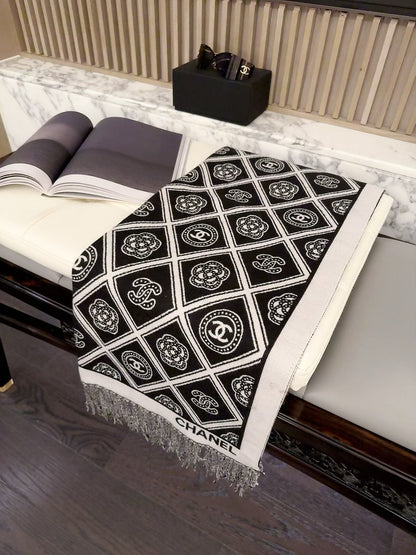✨ 2026 New Vintage Diamond Jacquard Cashmere Scarf – Refined Retro Elegance