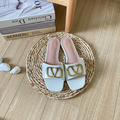 V Buckle Flat Slippers