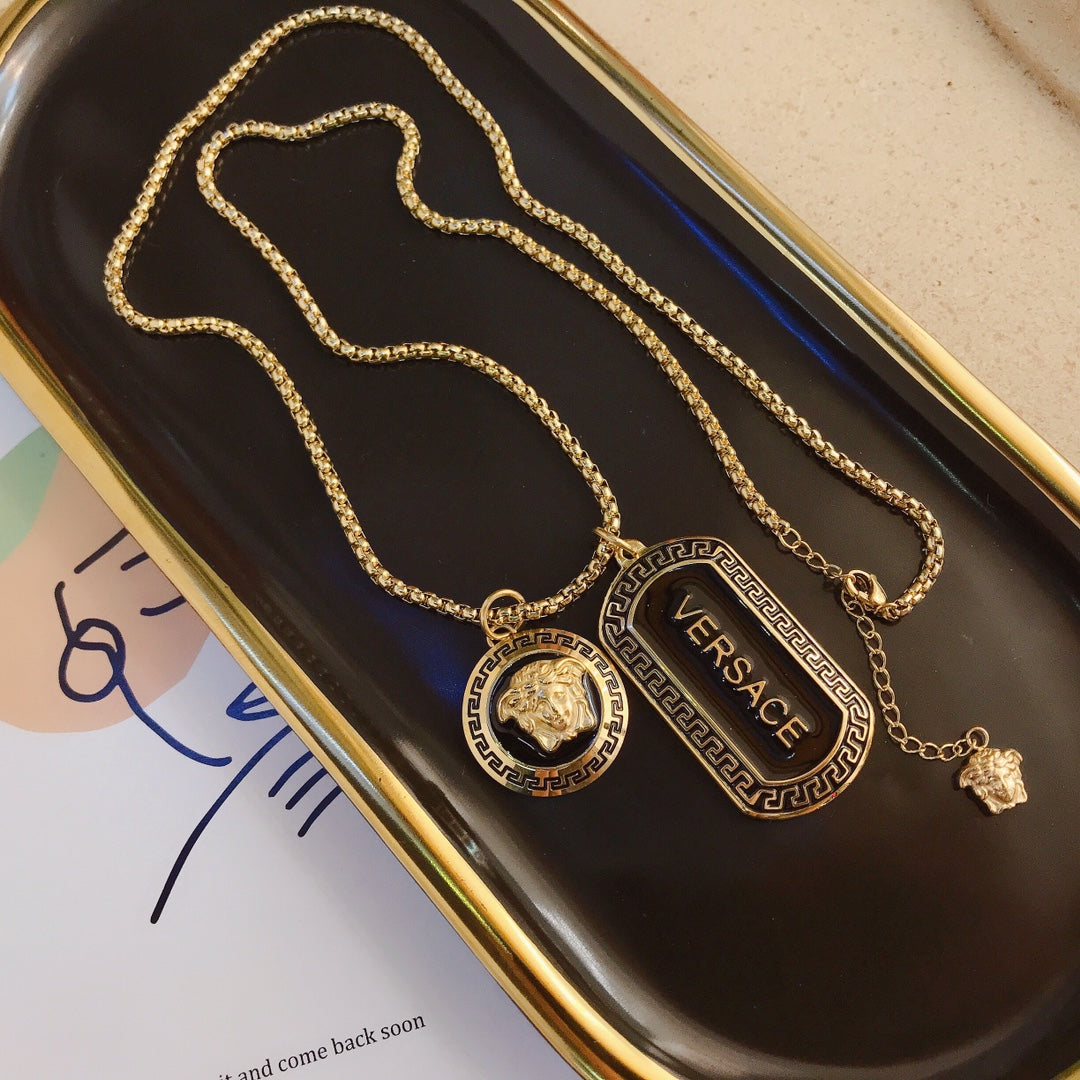 Beauty Avatar Square Card Necklace