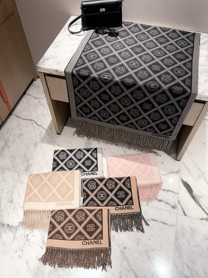 ✨ 2026 New Vintage Diamond Jacquard Cashmere Scarf – Refined Retro Elegance