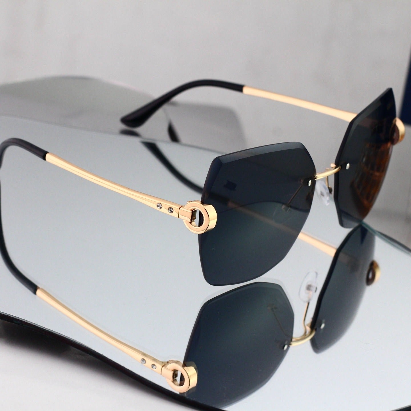 6 Color Rimless Round Logo Decor Sunglasses 4019